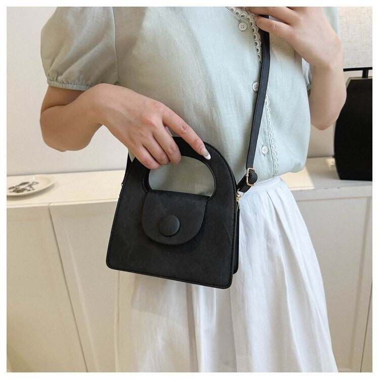 2023 new tide restoring ancient ways small bag cowboy girl senior feeling one shoulder inclined bag small portable alar female package