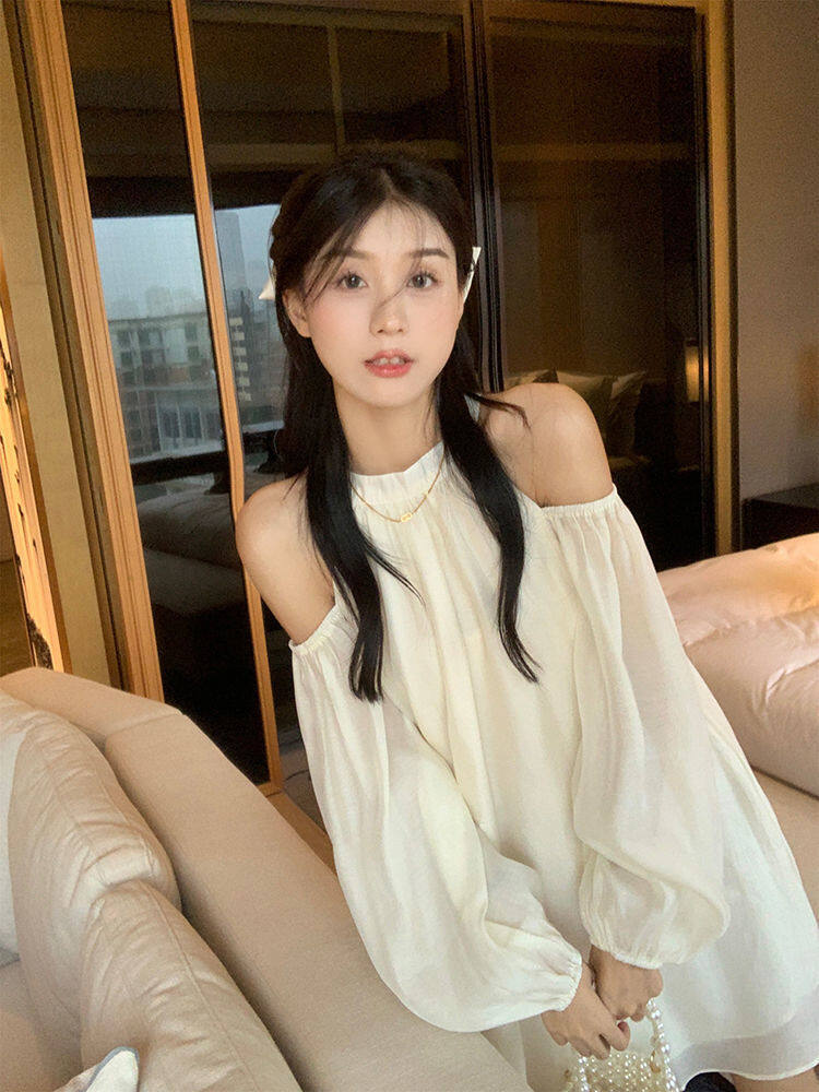 NICK ชุดสตรี2023ใหม่หวานอ่อนโยนและบางแขนยาวชาแบ่งชุดหวานฝรั่งเศสออกแบบปิดไหล่ Halterneck ชุด