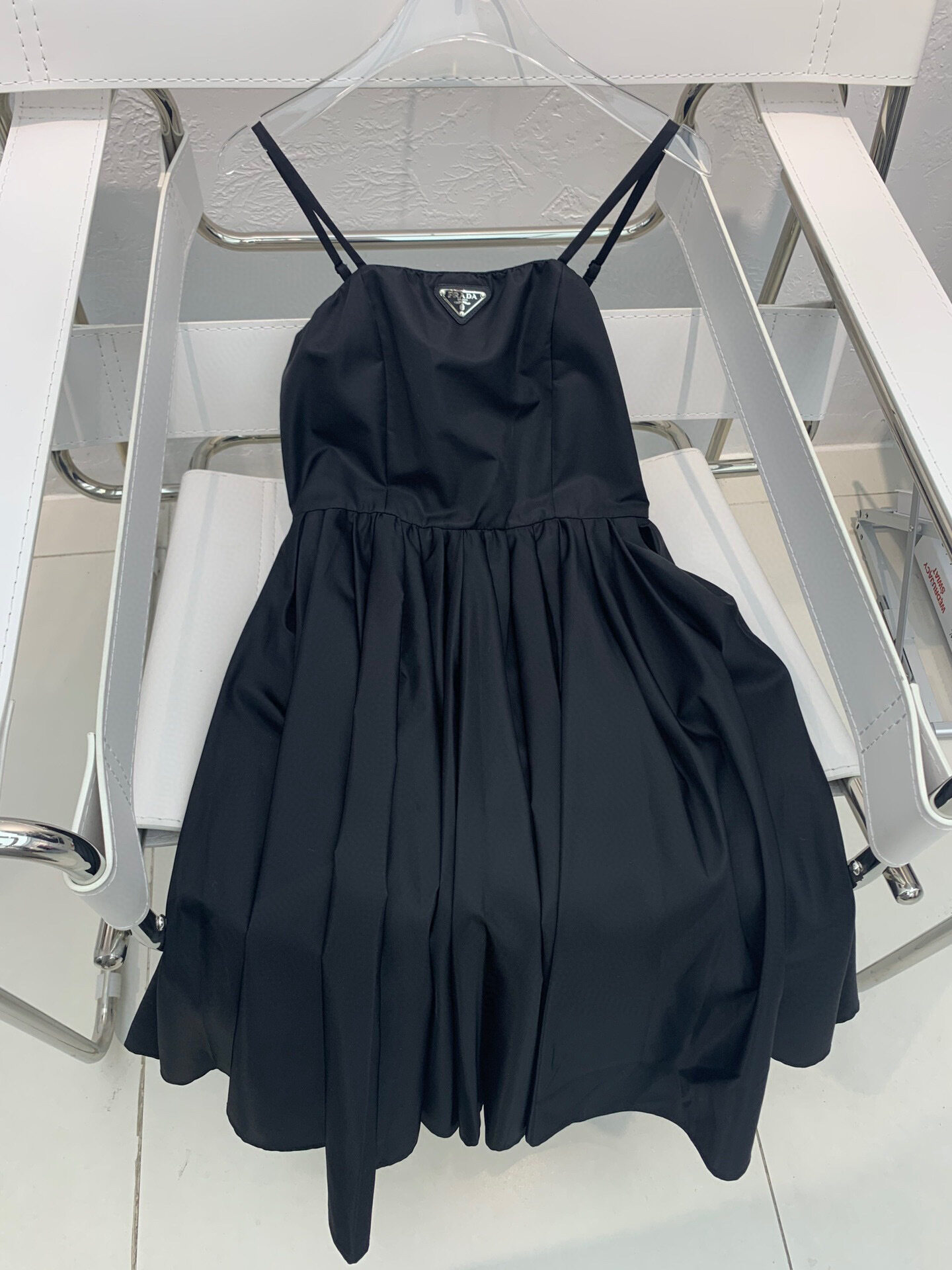 Prada 2021ss ฤดูใบไม้ผลิ/ฤดูร้อนใหม่สามเหลี่ยมออกแบบโลโก้ Suspender