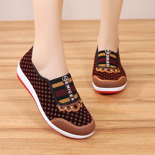 New Style Old Beijing Cloth Shoes Women's Soft Bottom Non-Slip Middle-aged Leisure Cloth Flat Bottom Mom Shoes Female Shoes