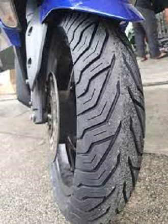 Deli Urban Grip Scooter Tire – 110/70-16 Tubeless, SC109 Tread, S-Rated For All Seasons