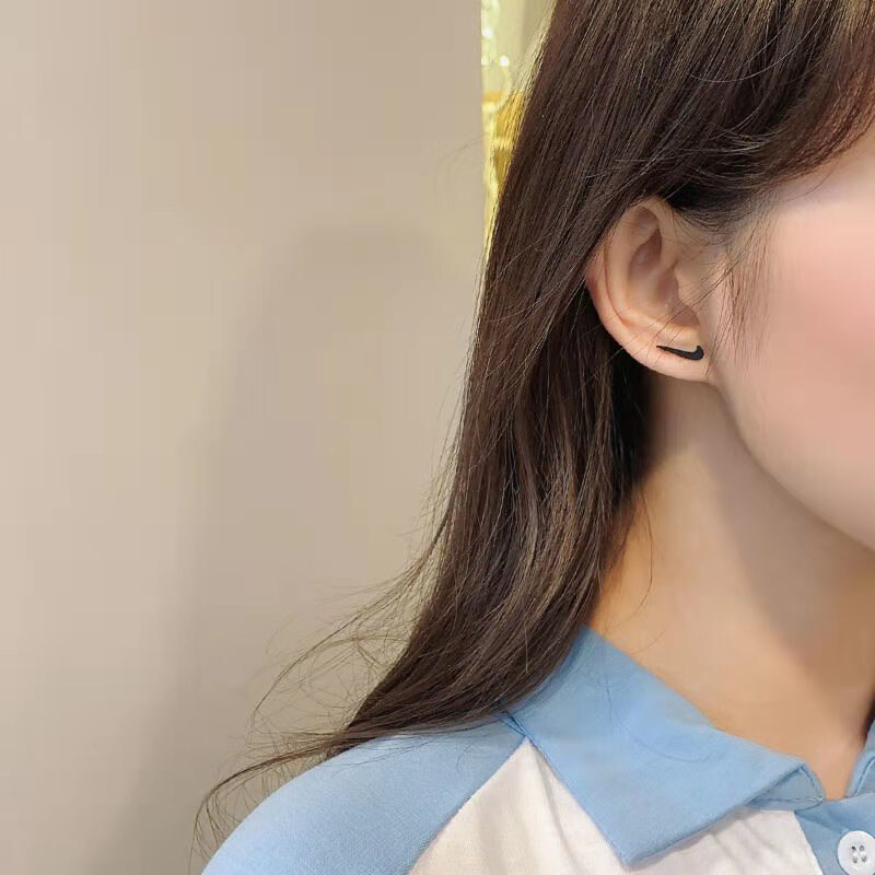 Hoa tai vòng tròn móc thời trang cho nữ IN Phong cách thể thao Chất liệu thép titan Màu đen Trắng Dấu kiểm chiến thắng Cặp đôi Bông tai