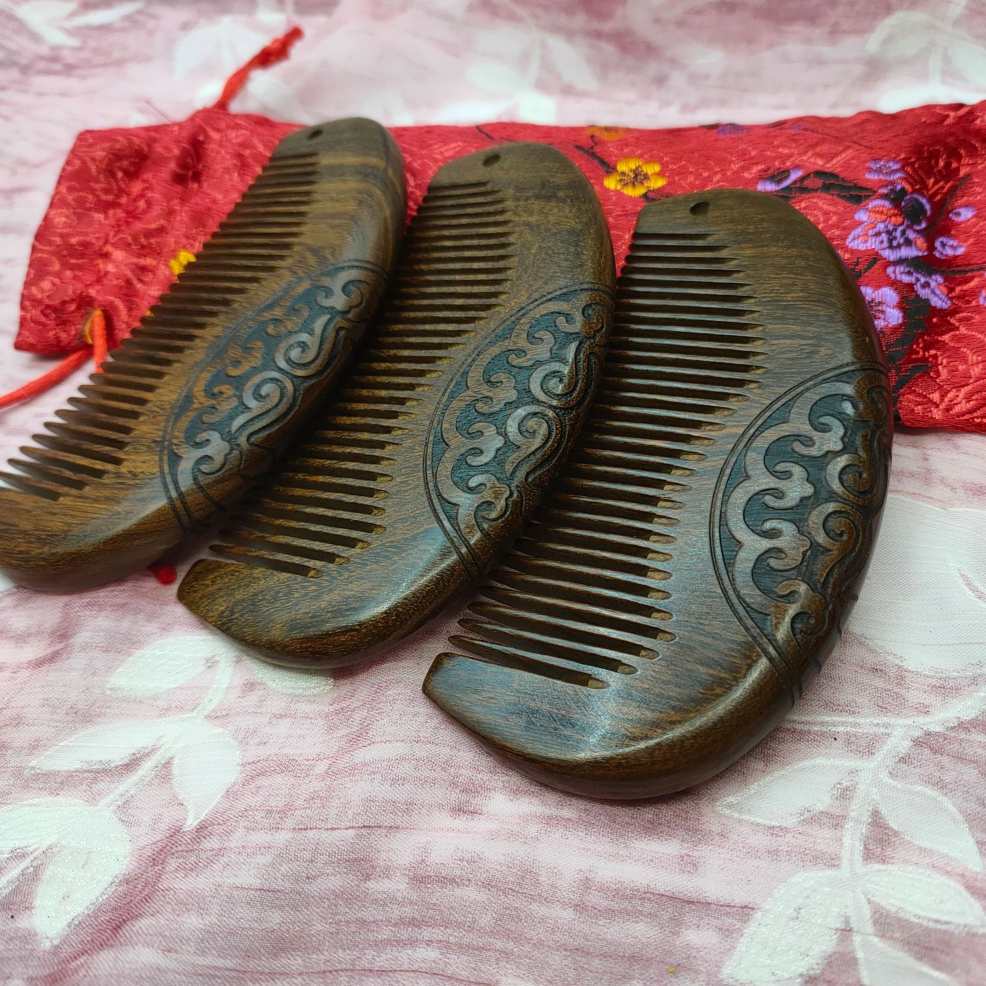 RQC Store Black Sandalwood Pocket Comb for Hair Styling Handmade Engraved Wooden Hair Comb Double-Sided Small Hair Comb Valentines Gift ราคา 285 บาท*ส่งฟรี