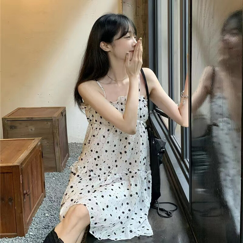 Đầm yếm hoa nhẹ nhàng mới