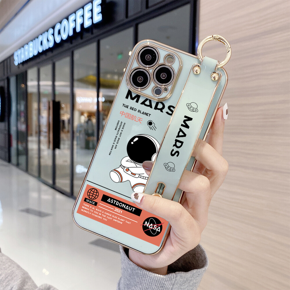(With Wristband) Hontinga Casing Case For iphone 11 Pro Max 12 Mini 12 Pro Max 13 Mini 13 Pro Max Case Cute Space Astronaut Luxury Chrome Plated Soft TPU Square Phone Case Full Cover Camera Protection Anti Gores Rubber Cases For Girls