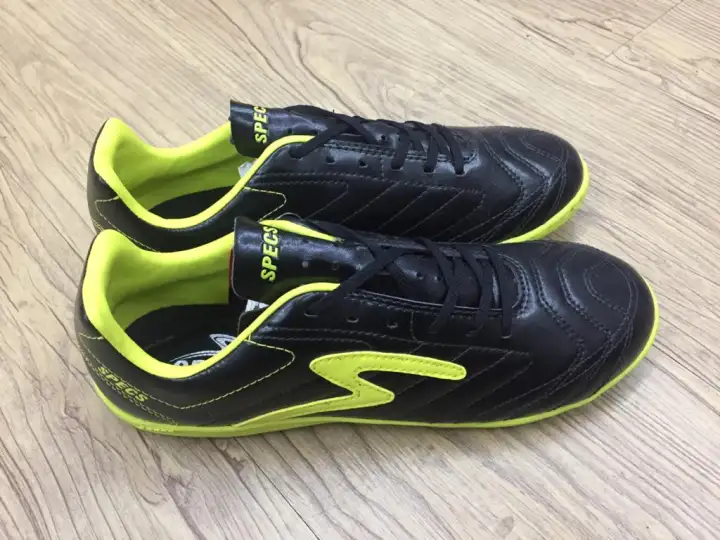 specs futsal shoes