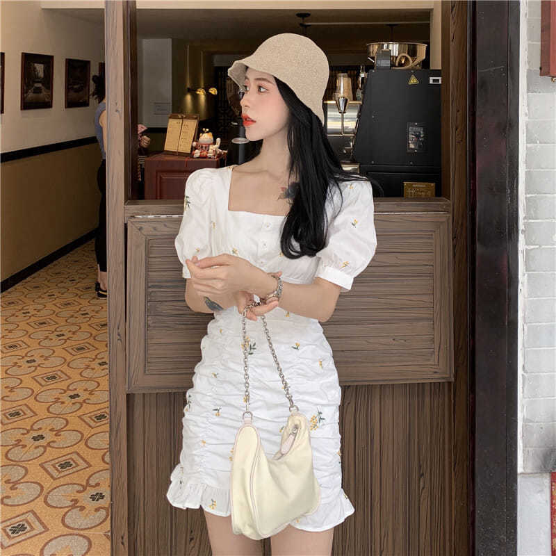 IELGY Đầm Hoa Tay Phồng Eo Thon Cổ Vuông