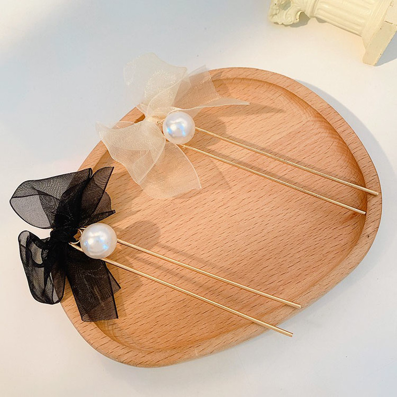 U-Shaped Hairpin With Pearls