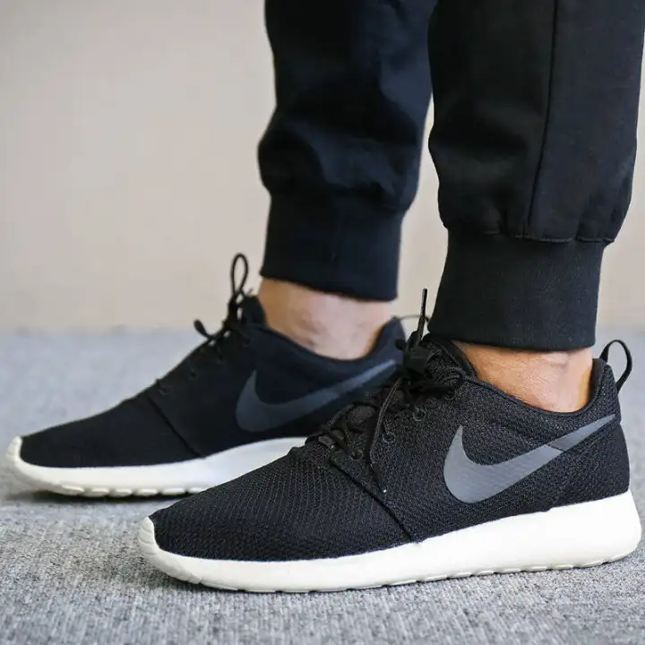 nike roshe run mens black
