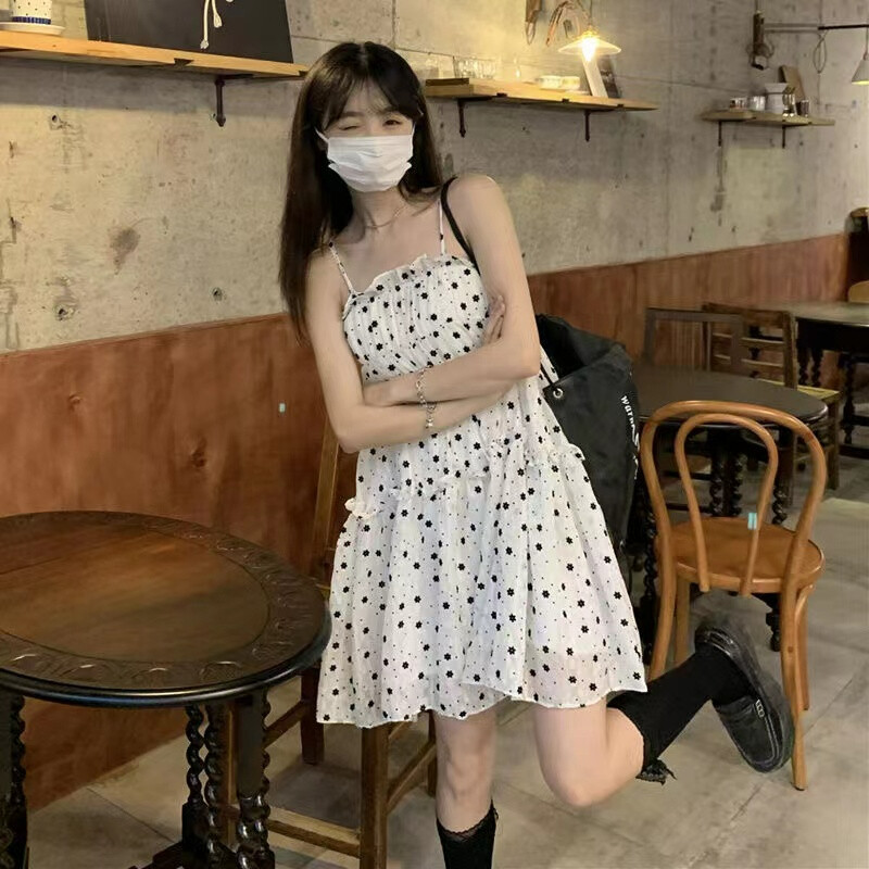 Đầm yếm hoa nhẹ nhàng mới