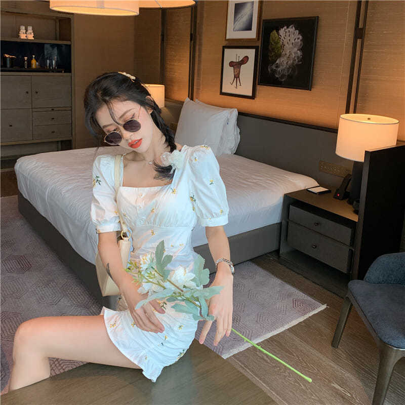 IELGY Đầm Hoa Tay Phồng Eo Thon Cổ Vuông