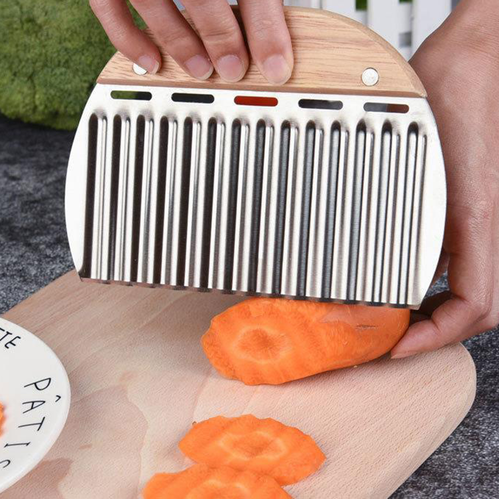 Terylin Potato Chip Cutter Corrugated Sharp Blade Rustproof Food Grade Comfortable Grip Crinkle Cutter Ergonomic Handle Wavy French Fries Potato Cutter for Kitchen French Fries Cutter