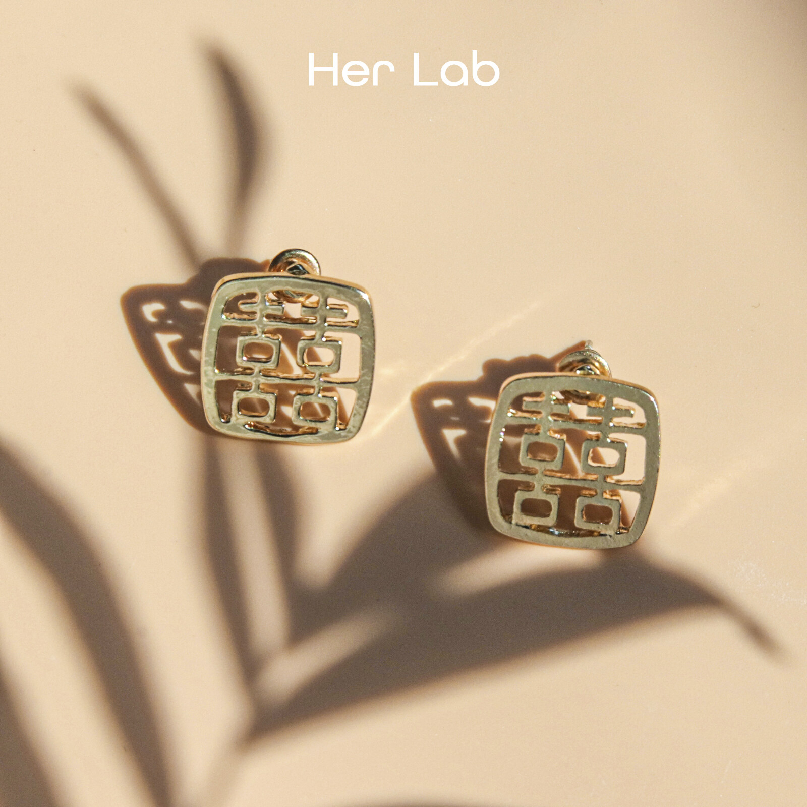 Her Lab Jewelry ความสุขคู่สัญลักษณ์จีน14K ต่างหูสตั๊ดชุบทอง Her Lab