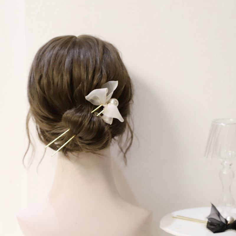U-Shaped Hairpin With Pearls