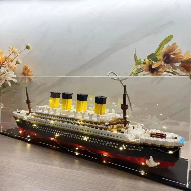 Aged difficult micro-compatible LEGO bricks Titanic pellet ship model huge educational toys simple shopping