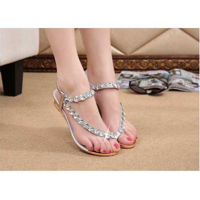 Beaded Sandal Berlian: Jual Beli Online Sandal Bertumit dengan Harga Murah
