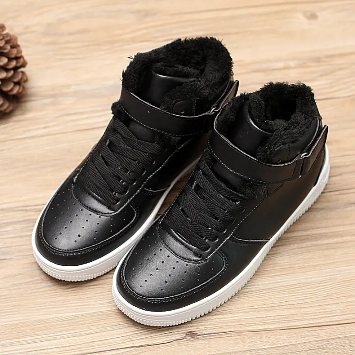 mid top sports shoes