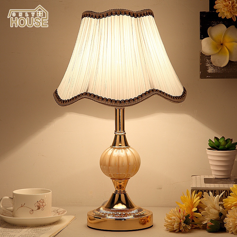 European minimalist glass table lamp creative fashion warm warm light Nordic bedroom bedside lamp American modern retro