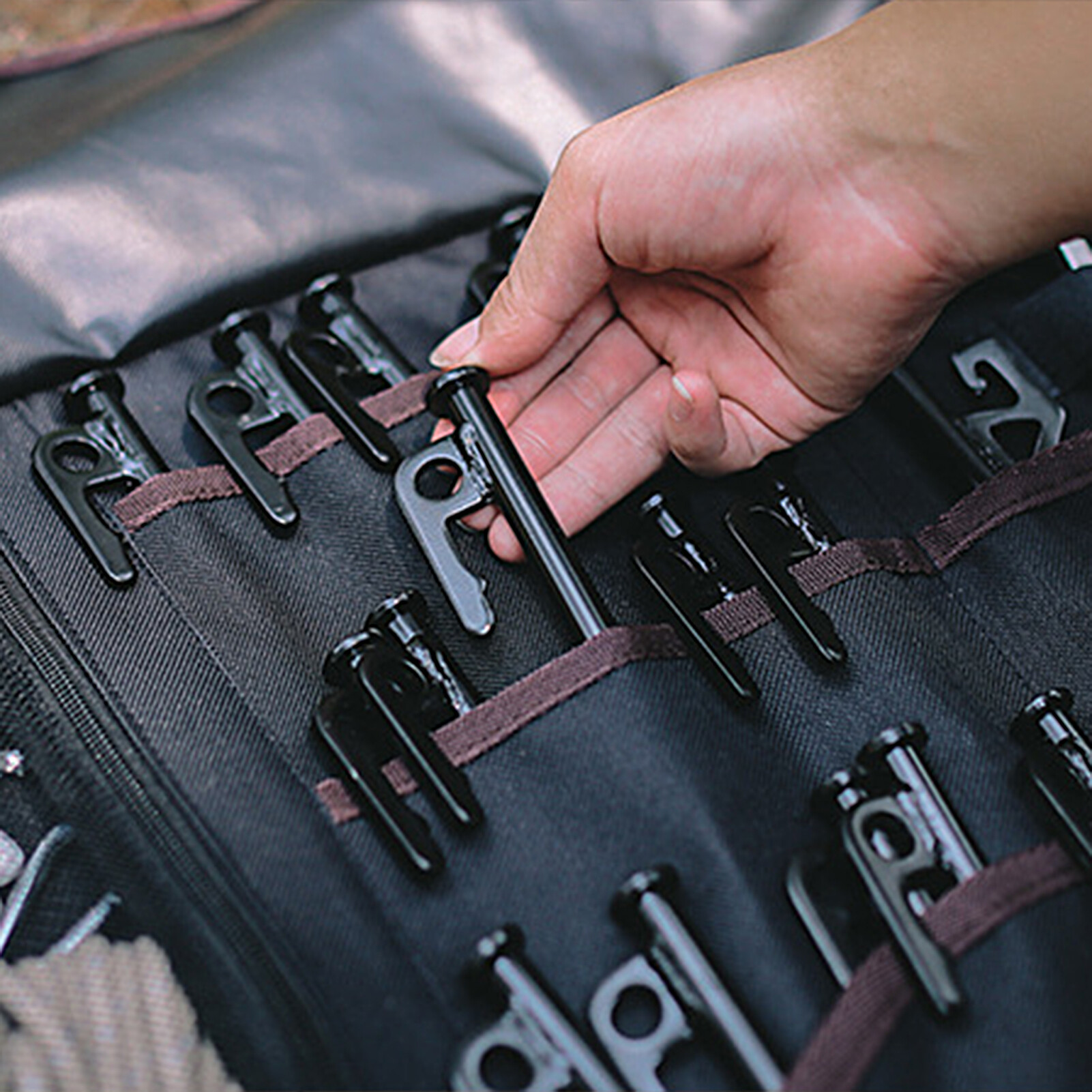 Ground Nails Bag Folding Large Capacity Multi-pockets Portable with Handle Camping Tools Storage Canvas Multi-purpose Tent Stake Windproof Rope Storage Pouch for Outdoor Ground Nails Carry