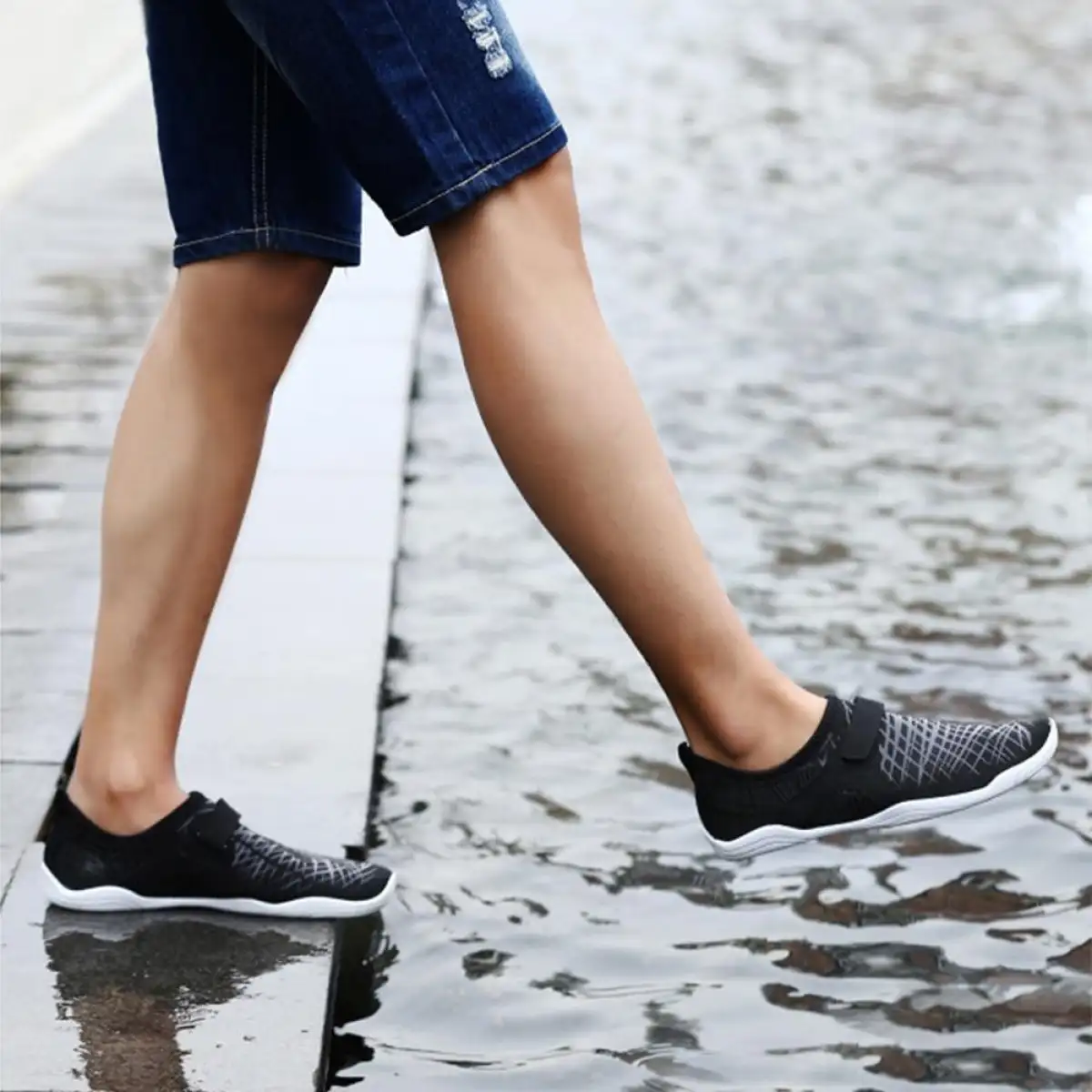 shoes to wear in swimming pool