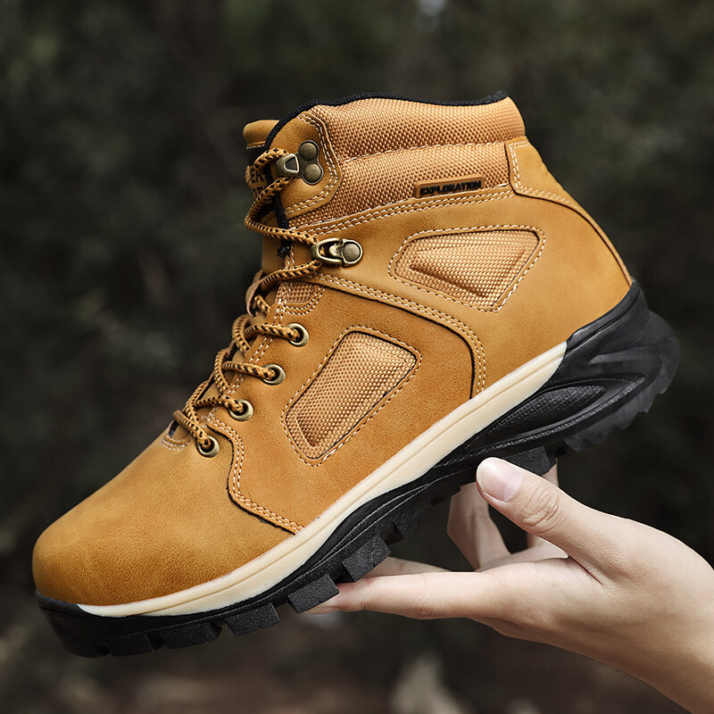 sports shoes for trekking