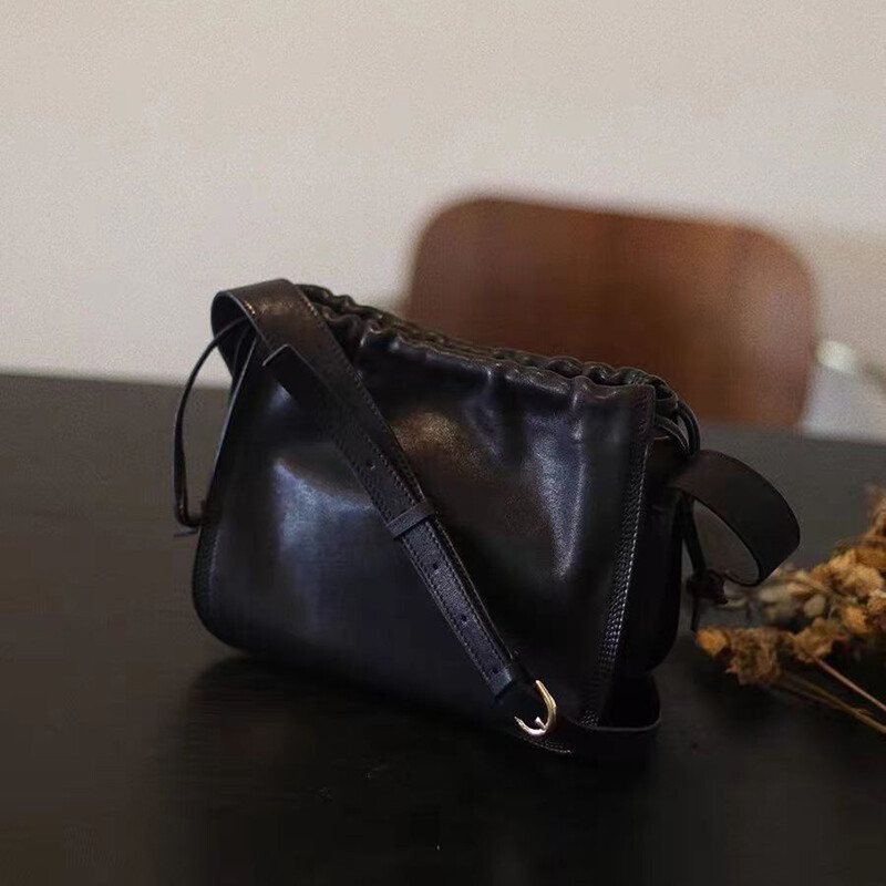 IELGY messenger bag women's all-match waxy vegetable tanned leather drawstring fold design shoulder bag
