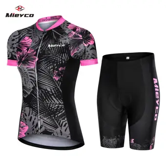 women bike outfit