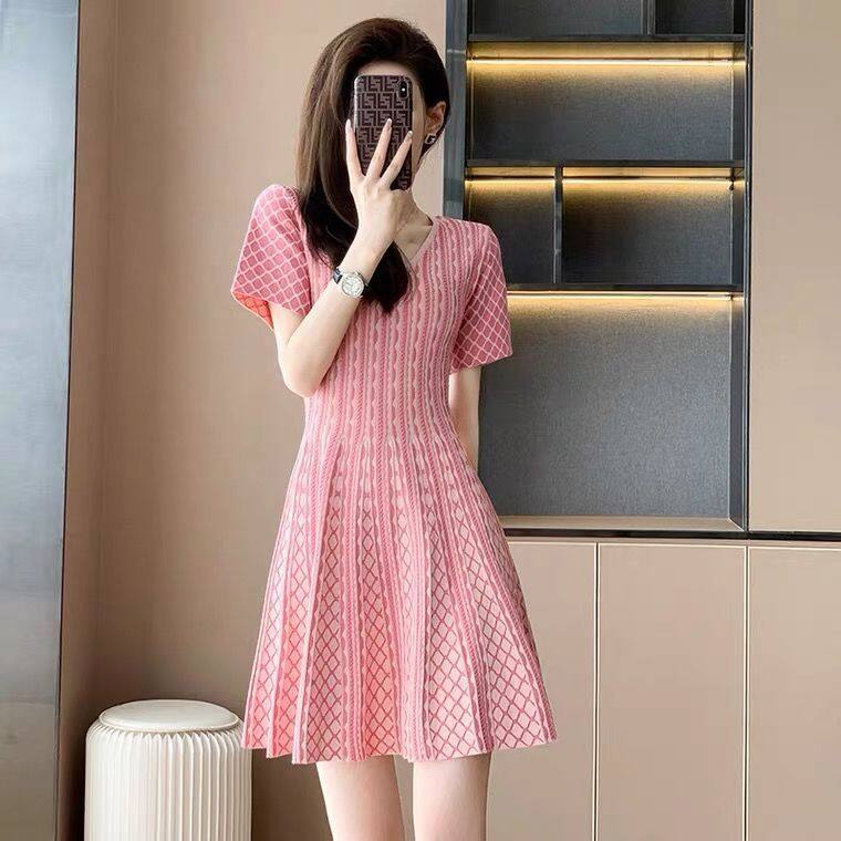 2022 Summer New Women's Small Fragrance Pink Dress Women's Summer French V-neck Knitted Dress