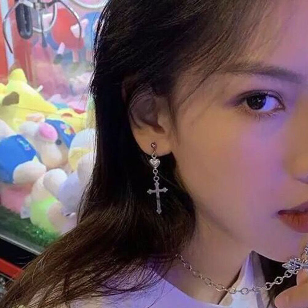 Japan And South Korea Ins Retro Cross Love Earrings Dark Girl Soil Cool Bungee Earrings Net Red Earrings