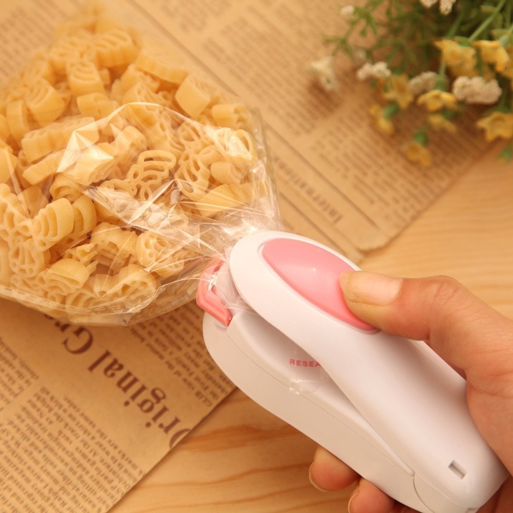 Portable Mini Handheld Holder Electric Heating Snack Sealing Machine Machine Sealed Packaging Plastic Bag Sealed Food Bag Sealer A25