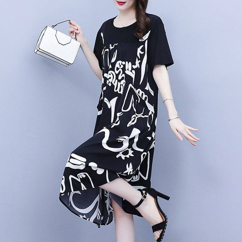 Middle aged and elderly loose fitting black and white printed dress
