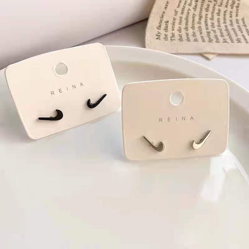 Hoa tai vòng tròn móc thời trang cho nữ IN Phong cách thể thao Chất liệu thép titan Màu đen Trắng Dấu kiểm chiến thắng Cặp đôi Bông tai