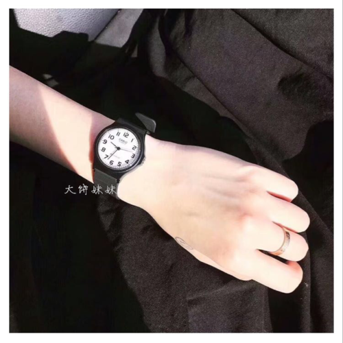Jepang CASIO Casio Bersih Merah dan Hitam Kecil Bentuk Adik Perempuan Hang-qiao Bersama Gaya Anak Laki-laki Jam Tangan-Internasional