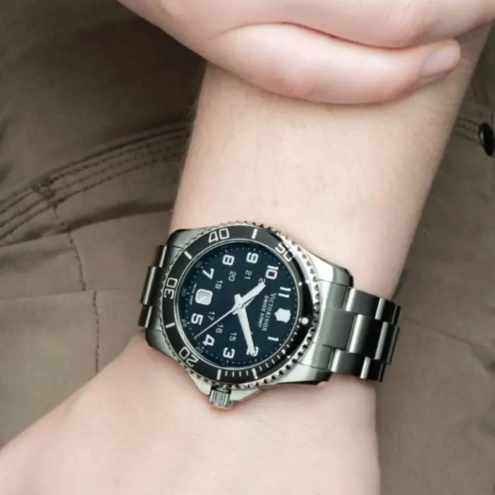 victorinox maverick quartz