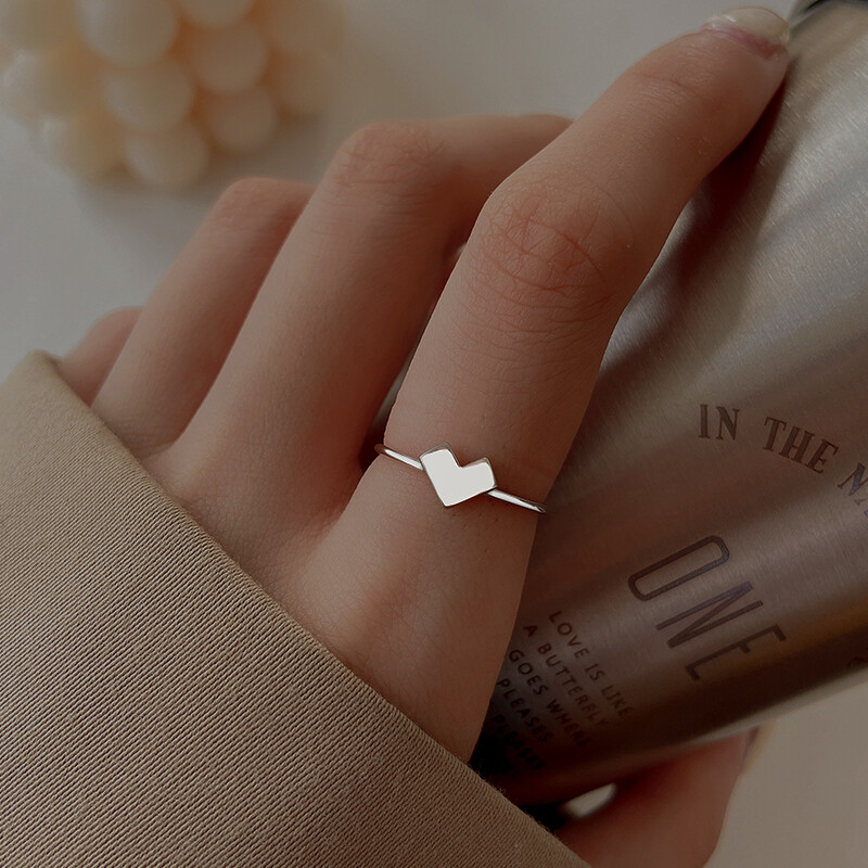 Fashion Jewelry Shop INS Vintage Heart-shaped Ring For Female Hollow Metal Ring For Couple Exquisite Birthday Gift