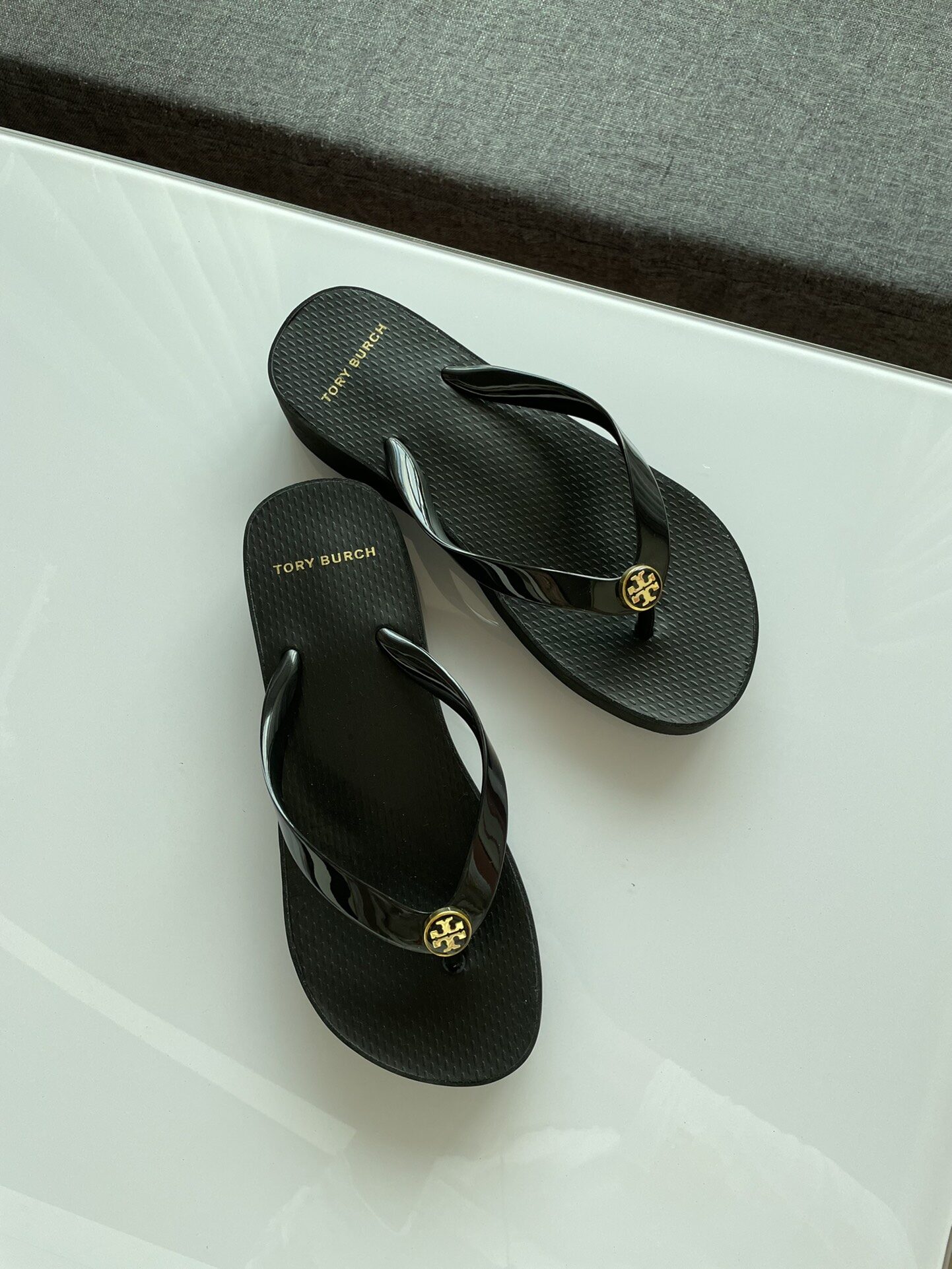 [Tory burch HongKong] Tory Burch Classic Summer  Women's Wedge Flip Flops Shallow Beach Vacation Essential