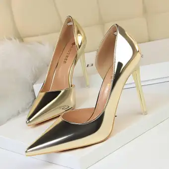 gold pointed shoes