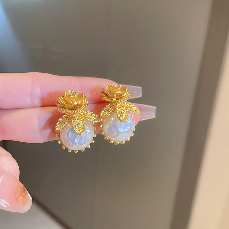 Earrings female Pearl