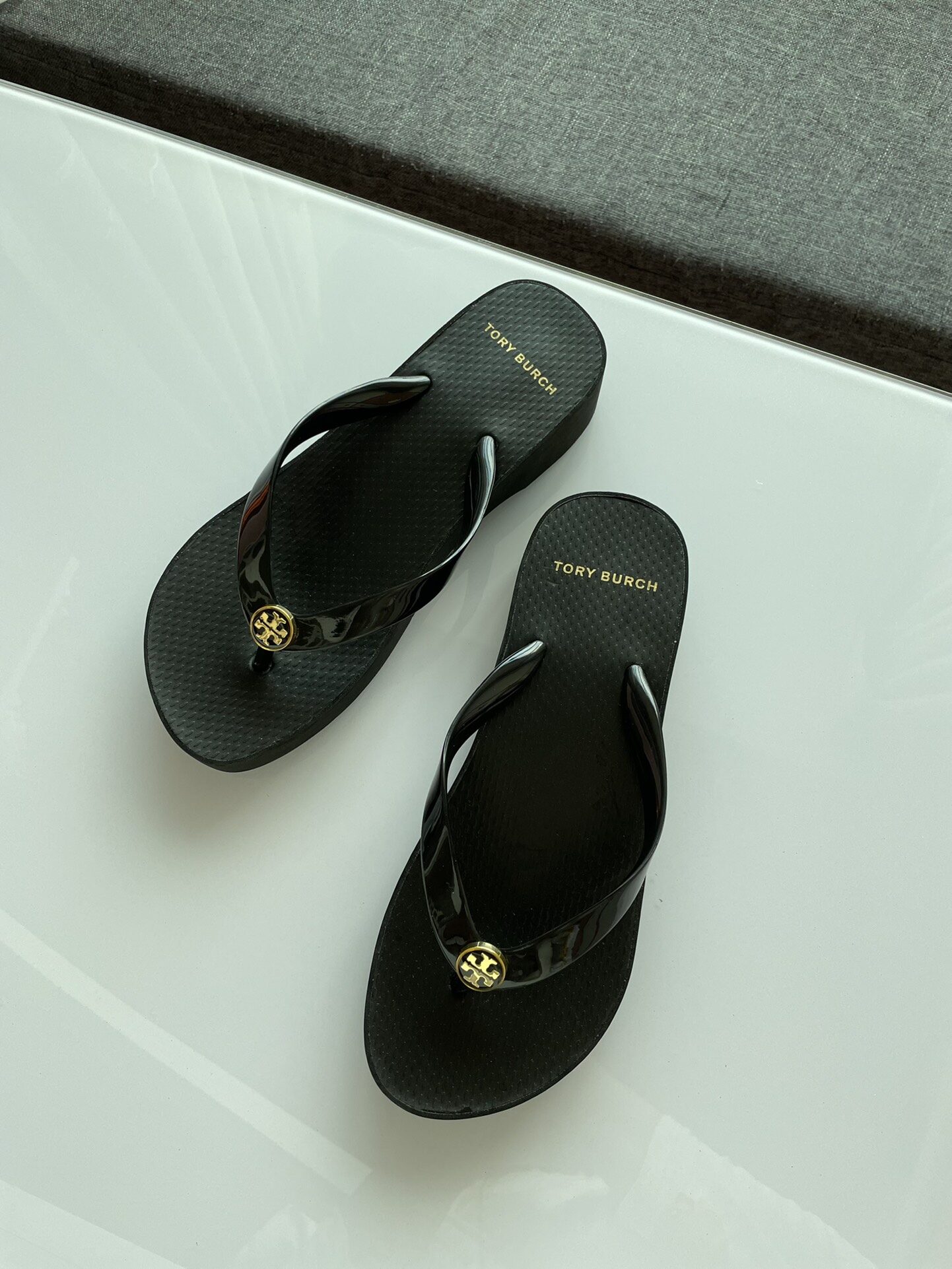 [Tory burch HongKong] Tory Burch Classic Summer  Women's Wedge Flip Flops Shallow Beach Vacation Essential