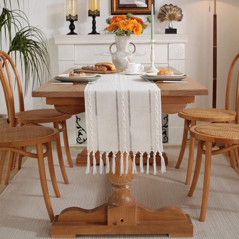 Retro Striped Jacquard Hollow Tassel Table Runner Tablecloth for Table Decoration Living Room Placemat Tablecloth Home Wedding Decoration Cabinet Cover Towel