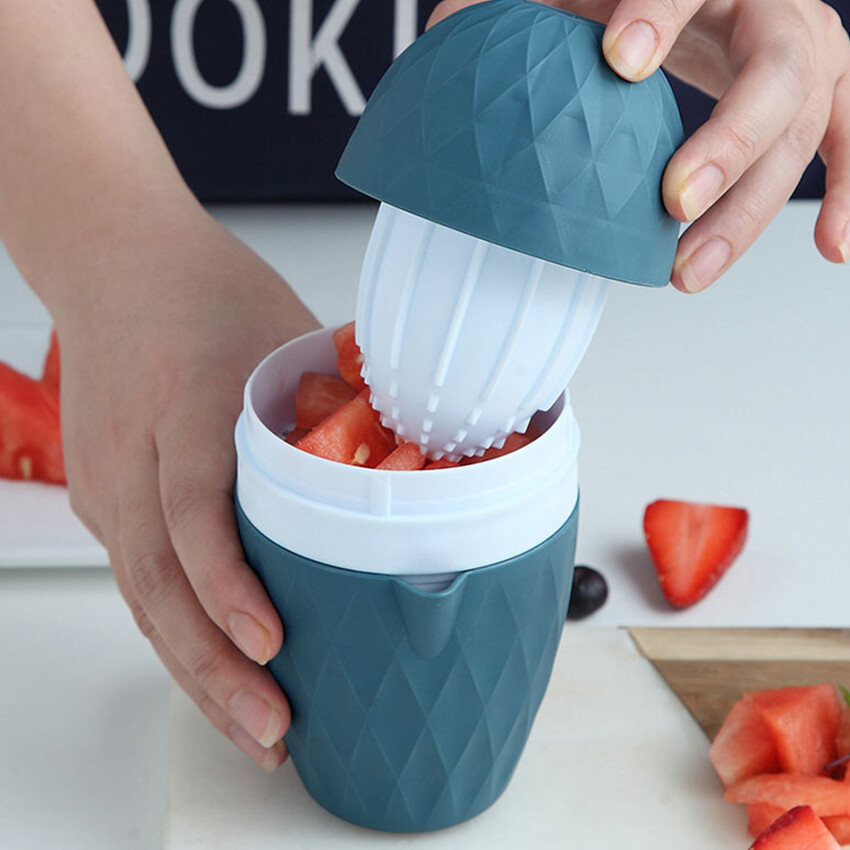 Multifunctional Manual Juicer Portable Mini Juicer Cup Manual Lemon Juicer