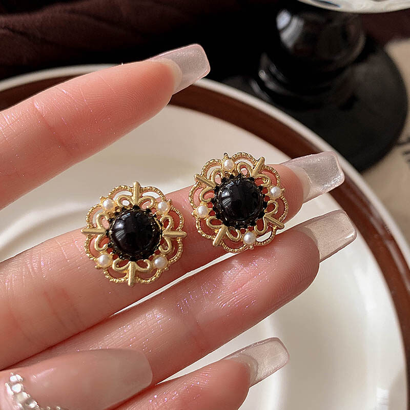 2/pcs Black Stud Earrings Small Fragrant Vintage Earrings Elegant Ladies Fashion Jewellery