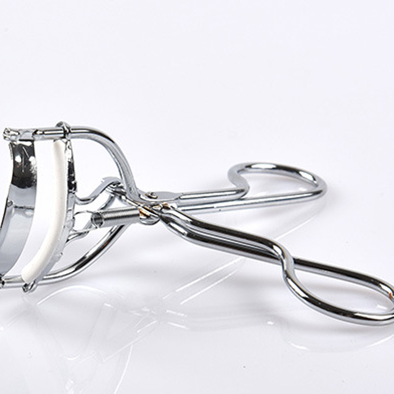 Silver-white Metal Eyelash Curler, Chrome Plated with Spring Eyelash Curler, Practical Beauty Tool