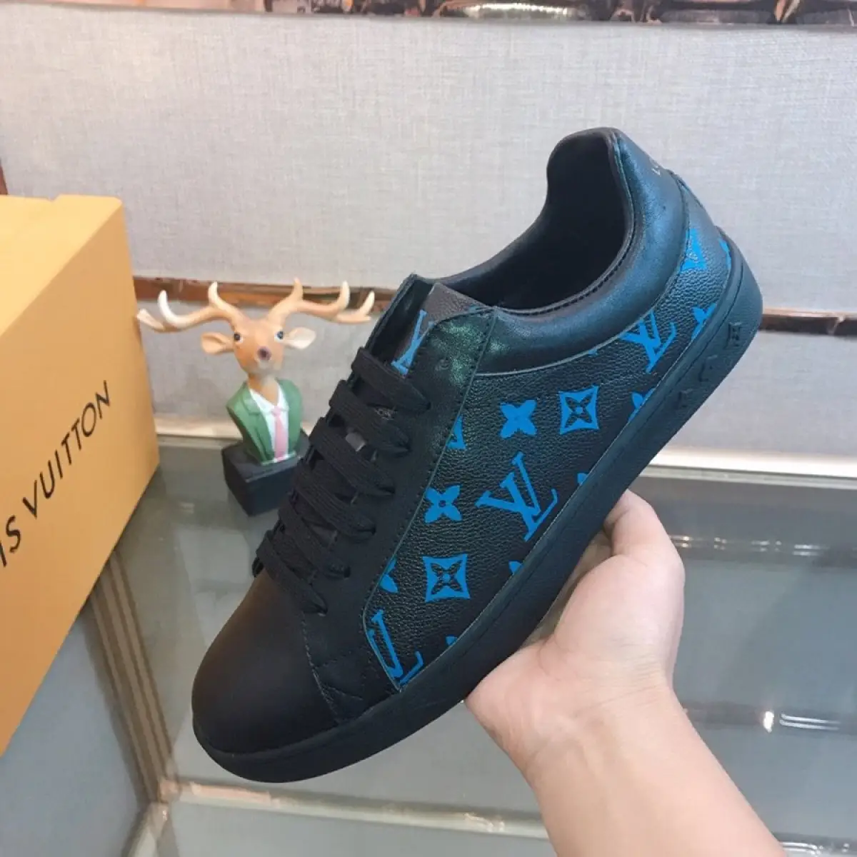 black flat casual shoes