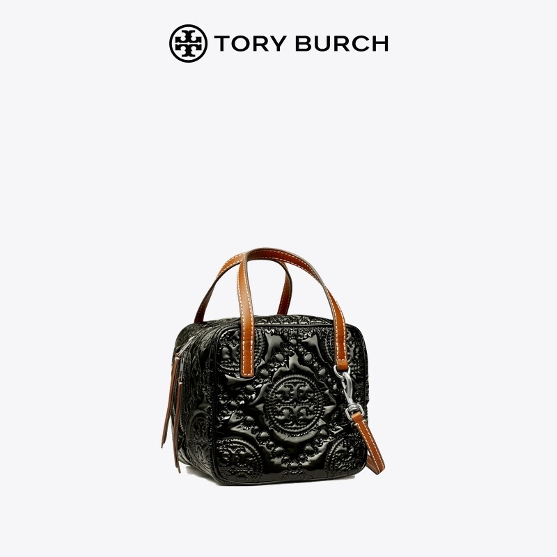 TORY BURCH TORY BURCH T MONOGRAM Medium Fluffy One Shoulder Square Bag กระเป๋าผู้หญิง 139512 ราคา 5,881 บาท*ส่งฟรี