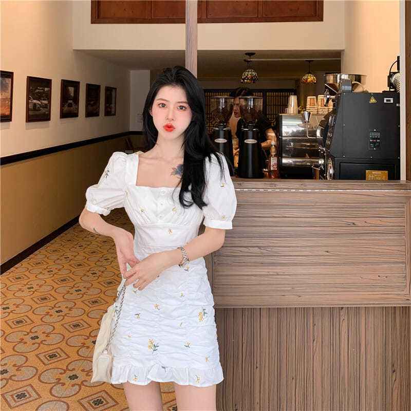 IELGY Đầm Hoa Tay Phồng Eo Thon Cổ Vuông