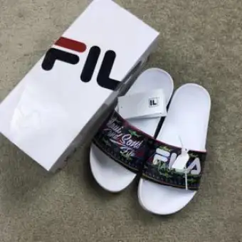 sandal fila perempuan