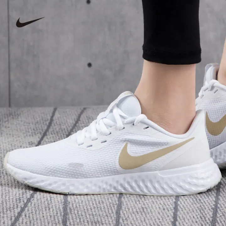 nike lightweight women's running shoes