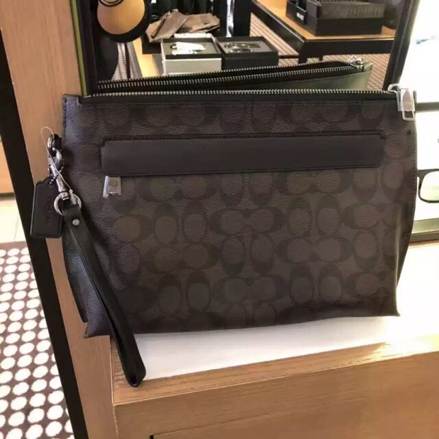 coach men clutch