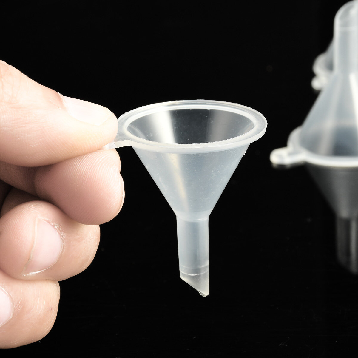 Beautybigbang 1pc plastic mini funnels for filling small samples perfume liquid emulsion #c0604